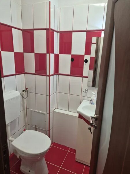Drumul Taberei, Moghioros 3 camere 4/10